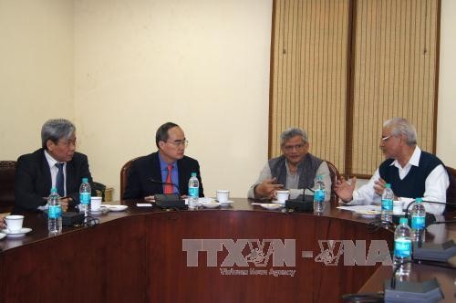 Spitzenpolitiker von CPI und CPI-M empfangen Präsidenten der Vaterländischen Front Vietnams - ảnh 1